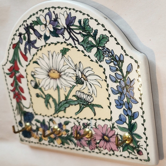Santa Barbara Ceramic Key Rack with Flowers - Picture 5 of 5